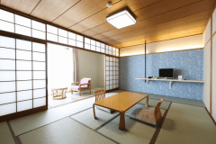 【海は見えません！4階山側12畳和室+広縁】（禁煙）