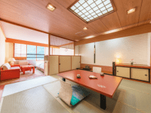 【木楽館-和洋室-】“和と洋”という２種のお寛ぎ空間が叶う。ゆっくり語らいベットでゴロリ♪