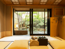 【木心亭-石造り露天風呂付客室-】まるで“日本庭園”ような趣きを感じる湯の贅が実現。