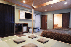 【木楽館-バリアフリールーム(禁煙)】テーブルのあるAタイプと畳2間のBタイプ。ご要望ありましたらご相談ください