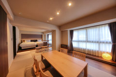 【木楽館-スーペリア和洋室B／洋風スタイル-】 約50平米の広さでゆったりとお過ごしいただけます。