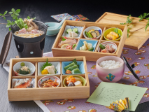 【お部屋弁当プランの夕食イメージ】栃木の味覚を盛り込んだ御重会席風弁当。栃木県産の食材を使用した地産地消メニューになっております。