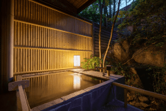 【木心亭-石造り露天風呂付客室-】客室露天一例