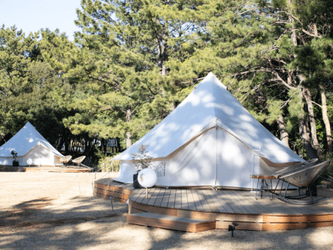 ラージテント／『自然環境と人が共存、循環する』をテーマとした「滞在型公園施設」です。（テント一例）