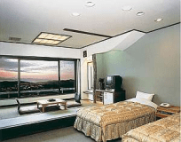 ＜和洋室＞お部屋タイプはおまかせとなります。リクエストはメッセージにご記入下さいませ。２〜５名でお楽しみいただける和洋室