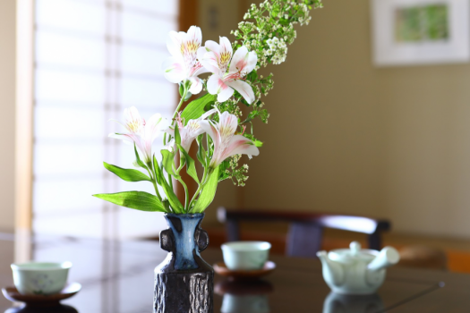 □可憐な花々と心癒されるひとときを