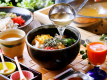 【朝食】奄美大島の郷土料理「鶏飯」をメインとした和食膳です／一例
