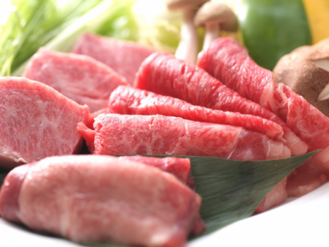 当館基本のプラン「游山鍋」は、飛騨牛をしゃぶしゃぶと焼き肉の両方でお召し上がりいただけます。