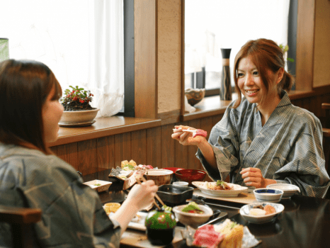 お食事は飛騨牛や山の幸、季節の食材を中心に手作り。