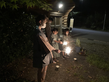 夏の風物詩といえば花火♪お子様はもちろん、大人の方も思わず童心に帰ります。