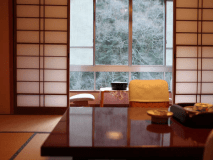 ２階３階　眺望和室　温泉風呂付１０畳の和室とソファーセットでゆっくりとしたお時間をお過ごし下さい。