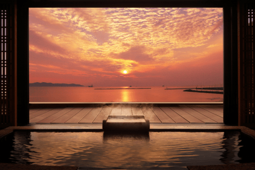 【貸切展望風呂】目の前の「鏡ヶ浦」と季節毎の景色をお楽しみいただけます