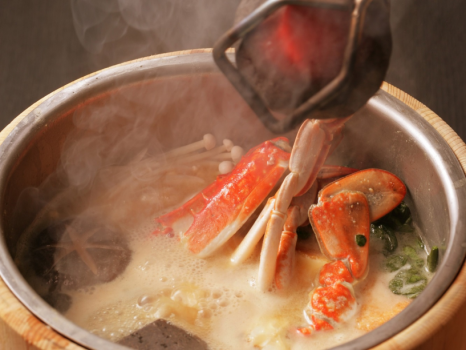 舟盛に使用した魚のアラが入った石焼鍋、お味噌汁替わりに。