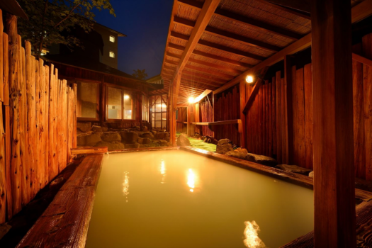 【露天風呂】夜の葉がくれの湯