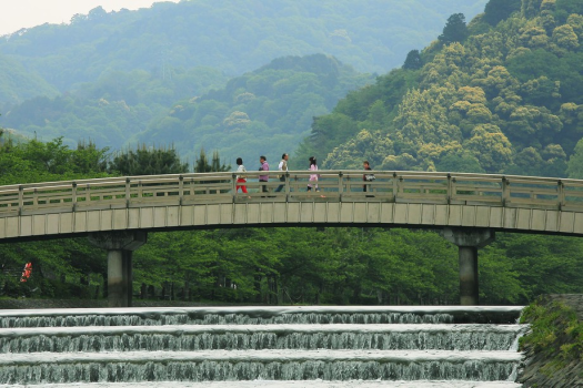 （橘橋）「平等院鳳凰堂」から宇治川に出ると、橘橋が見えて来ます※画像はイメージ