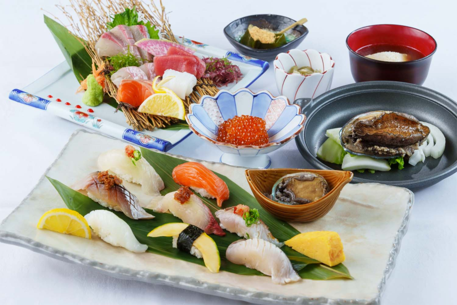 【海辺の鮨宿】人気定番/1泊2食付<鮨屋台>鮑の踊り&お刺身+おまかせ握り10貫×鮨屋台満喫プラン<スパ&サウナを楽しもう> 【海辺の鮨宿】人気定番/1泊2食付<鮨屋台>鮑の踊り&お刺身+おまかせ握り10貫×鮨屋台満喫プラン<スパ&サウナを楽しもう>