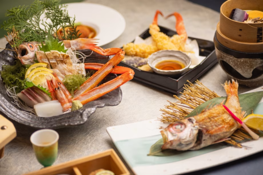 【日帰り昼食】【ノドグロを味わう】秋の贅沢会席　～脂の乗った旬の「ノドグロ」とブランド蟹「香住ガニ」をご堪能～