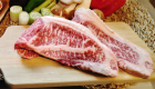 ほどいいサシ具合の牛サーロイン、肉に味があり脂身も甘いです