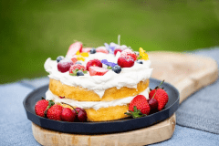 ＜アニバーサリープラン＞ケーキとシャンパン付！！グランピングで素敵な記念日を♪(1泊2食付)