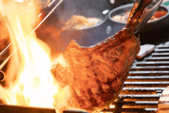 ＜1.2kgトマホークステーキ付プラン＞ワイルドに迫力のあるお肉を堪能！！(1泊2食付)