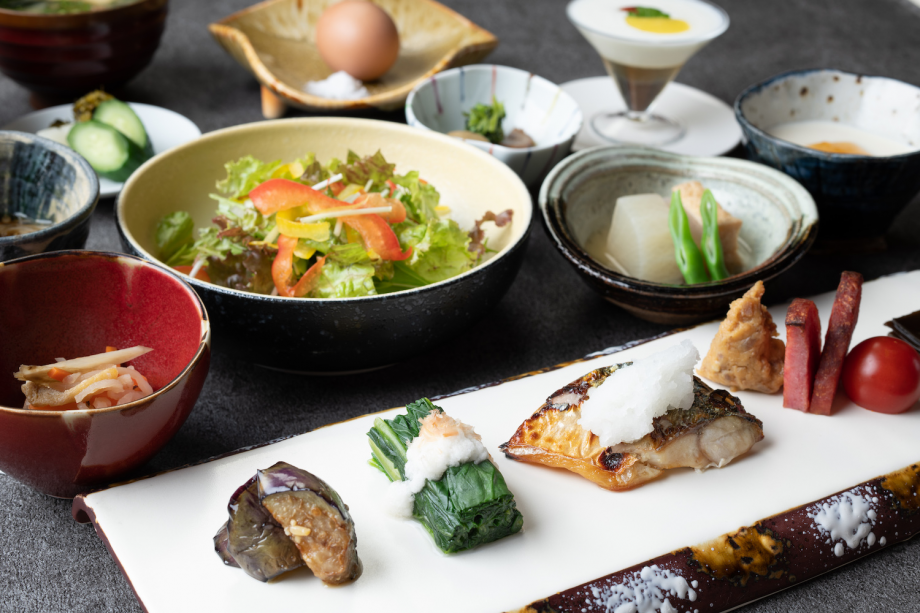 【朝食】夕食のメインがお肉なので、翌朝は身体喜ぶお野菜中心のあっさり和朝食です。