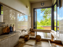 【ひのき】開放感ある半露天風呂