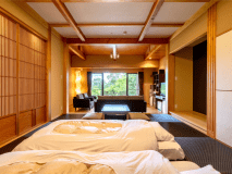 【もみじ】スタッフが入室しないように、お布団を前もってご用意させていただいております。