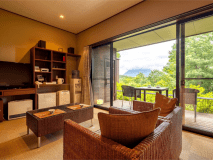 【かりん】アジアンテイストの客室になります。