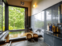 【かりん】お風呂からは由布岳を眺望いただけます。