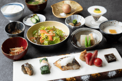 【朝食】夕食のメインがお肉なので、翌朝は身体喜ぶお野菜中心のあっさり和朝食です。