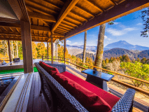 ＜PREMIUM スイート＞由布岳一望【くぬぎ】のテラスから見渡せる景色は圧巻！