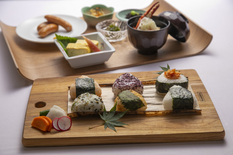 【朝食イメージ】おいしいお米を使った“おにぎり”を食べて、朝から元気いっぱい♪