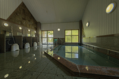 【川の湯】広々とした浴槽でゆったりと湯あみをお楽しみください。