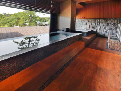 城見の湯／「温かな湯」と「景観」を愉しむ時間を過ごしていただく快適な空間をお楽しみください。