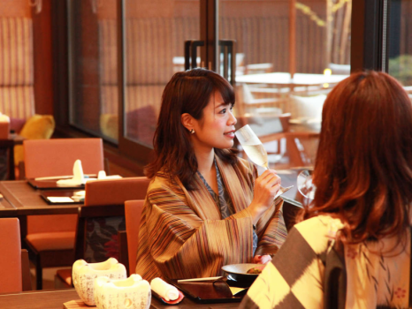 ホテル内レストランは会食、鉄板焼ともに浴衣・でお寛ぎいただきながらご利用いただけます