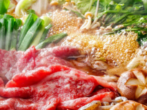 すき焼き／霜降り牛をすき焼きでお召し上がりください。