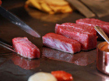 鉄板焼き／とろける滋賀のブランド牛「近江牛」をお召し上がりください。