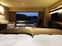 半露天風呂付スーペリアツインルーム／エキストラベッド設置にて最大3名様までご利用いただけます。