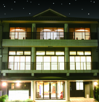 【訳あり】本館から徒歩３分『別邸・華海月』本館『海月館』の朝食バイキング付き（バス・トイレなし）