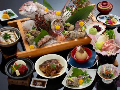 海幸三昧：鯛・季節の旬魚・伊勢えび・アワビ・サザエの造りとミニステーキも付いた会席ｺｰｽ