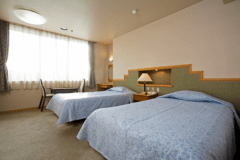 洋室ツインルーム（街側）☆2食付