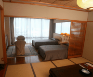 本館客室　和洋室☆～バス・トイレ付き～／夕食：個室料亭　朝食：食事処