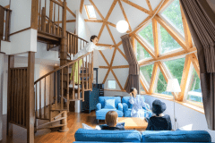 Luxe-dome B 内装（らせん階段）