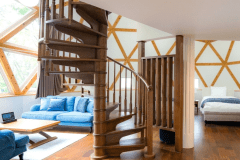 Luxe-dome B 内装（らせん階段）