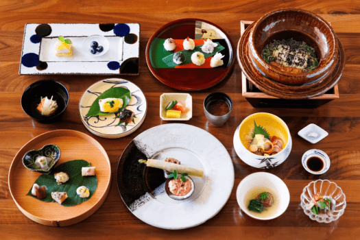 【会席コース】 瀬戸内の新鮮な魚を扱い、一品一品に趣向を凝らしたお料理をお楽しみいただけます。 【会席コース】 瀬戸内の新鮮な魚を扱い、一品一品に趣向を凝らしたお料理をお楽しみいただけます。