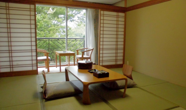 朝日側和室
