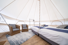 【客室】グランテント
客室ごとにテイストの異なるこだわりの内装は、フラガールのステージ衣装と同じデザインを取り入れたハワイアンズのオリジナル。