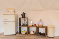 【8】温泉付客室ドームテント　ダブルベッド×3台