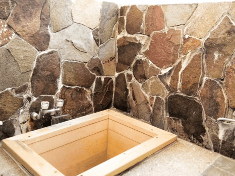 [KARUKAYA] Separate room with a half open-air bath and free-flowing hot-spring water / Japanese-style room 6 + 4.5 tatami mats / Villa Size: 27 m&sup2;