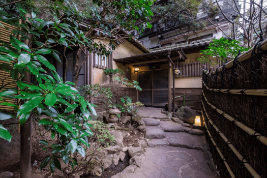 [AOI] Separate room with half-open-air bath and free-flowing hot-spring water / Japanese-style room 9.5 + 4.5 tatami mats / Villa Size: 33 m&sup2;